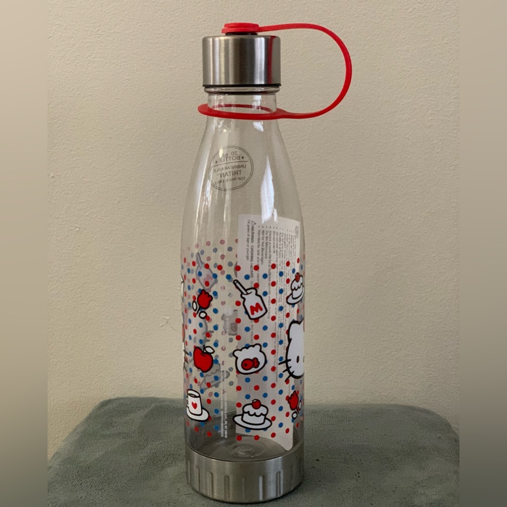 Hello Kitty plastic water bottle - NEW